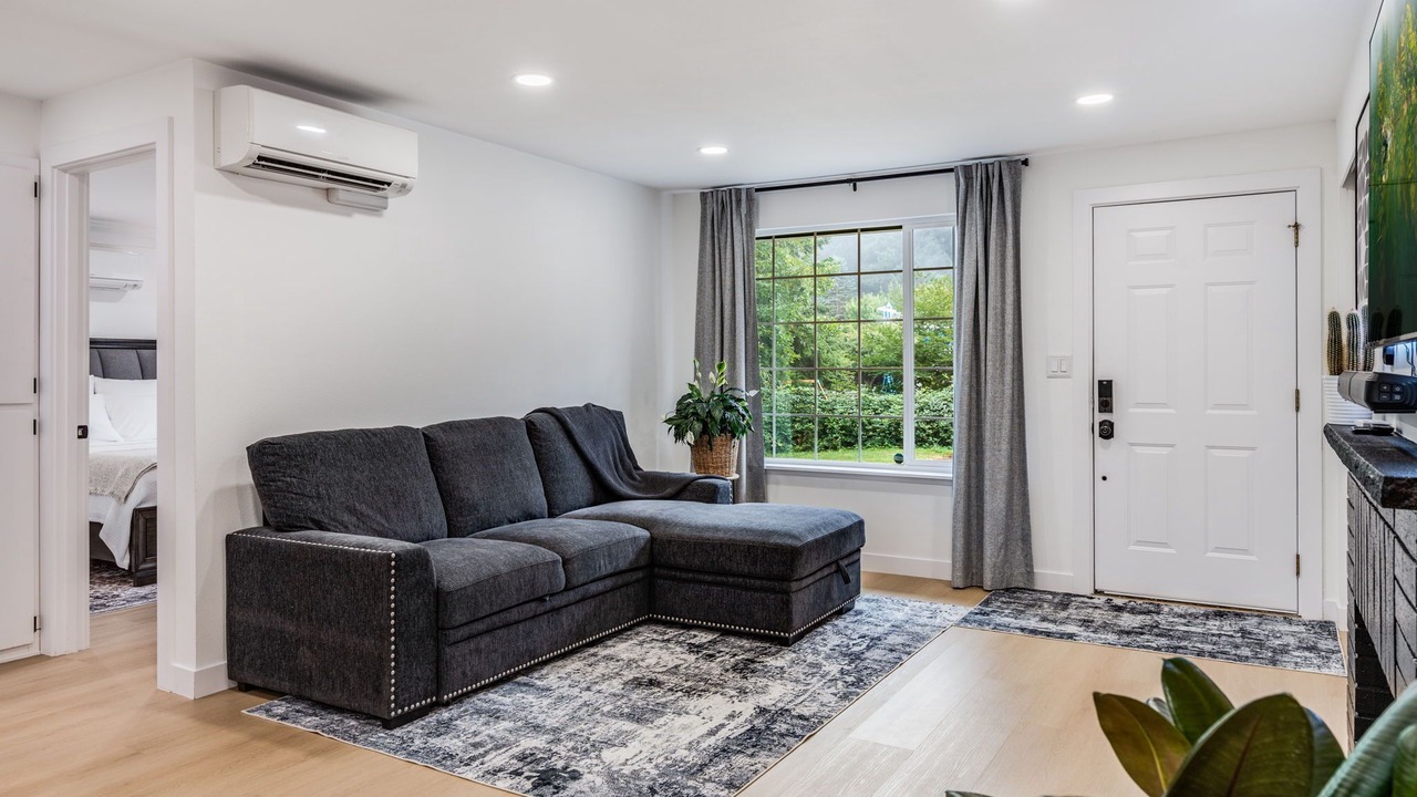 Photo of Livingroom in University Place