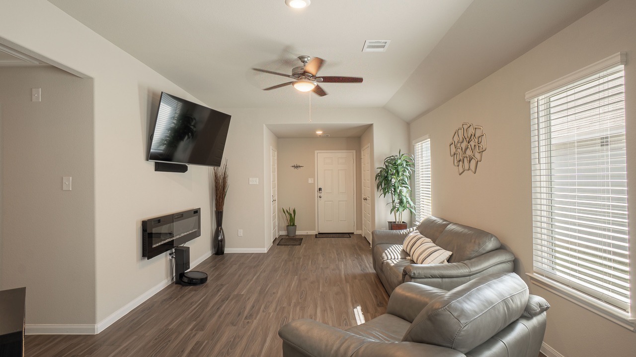 Photo of Livingroom in Iowa Colony