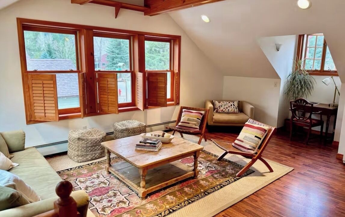 Photo of Livingroom in Redstone