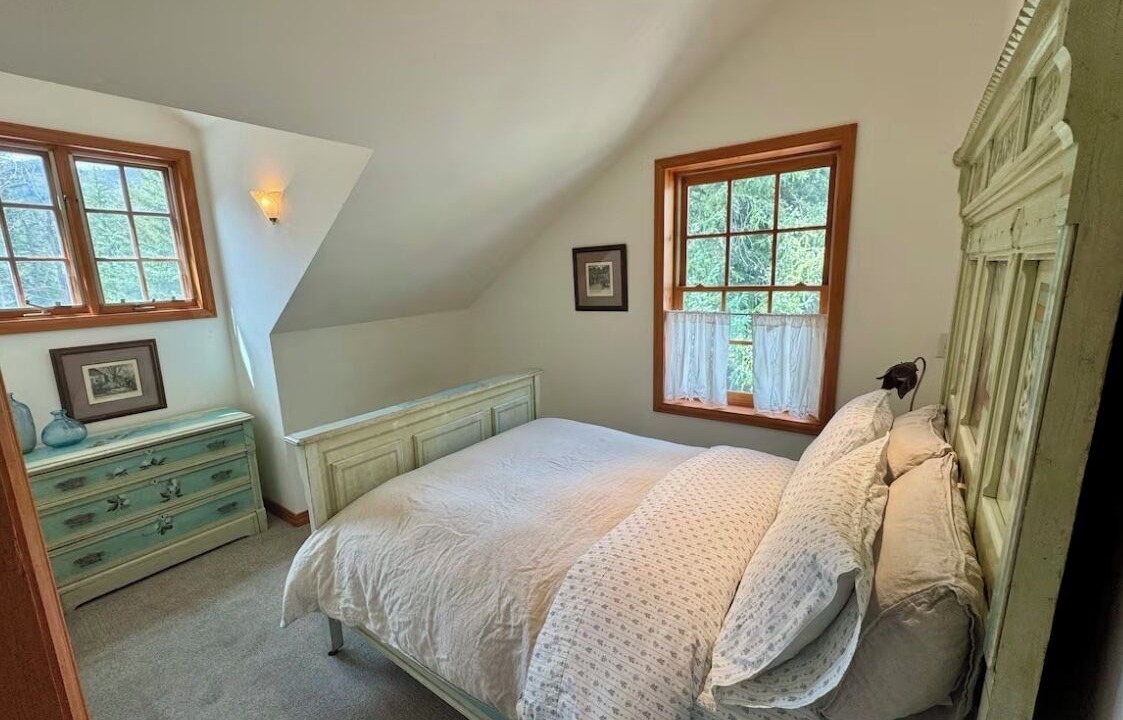 Photo of Bedroom in Redstone