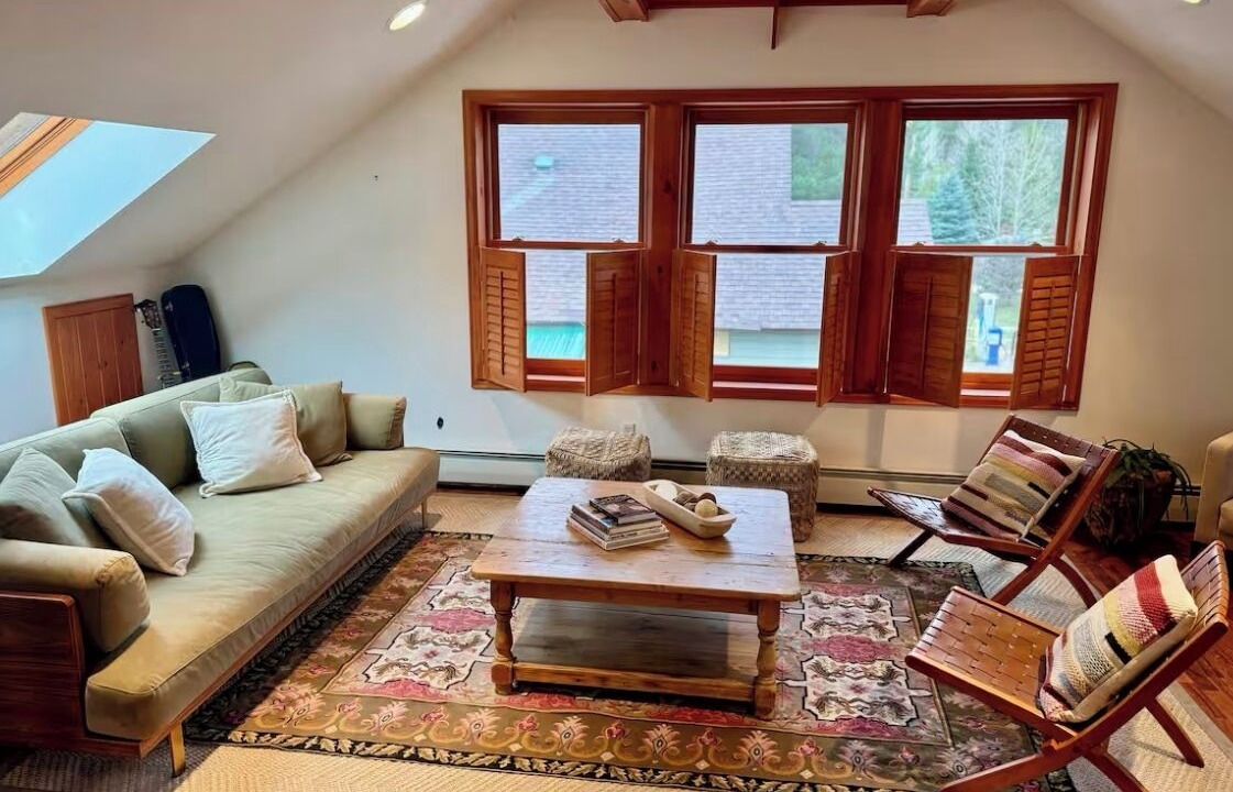Photo of Livingroom in Redstone