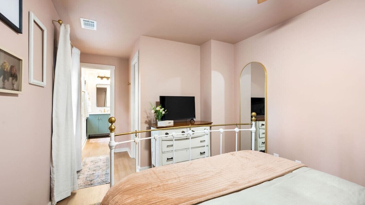 Photo of Bedroom in Northwest Quadrant