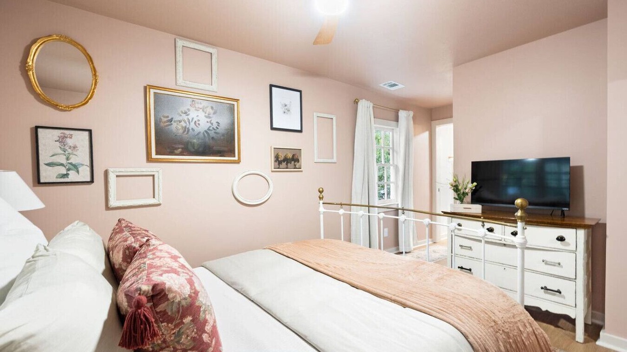 Photo of Bedroom in Northwest Quadrant