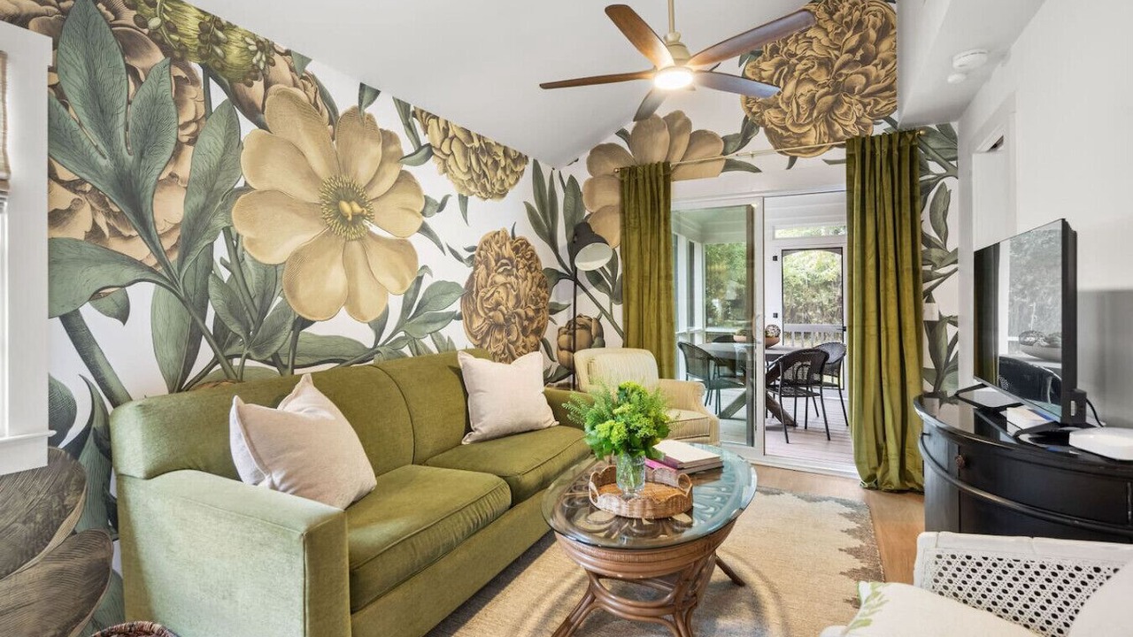 Photo of Livingroom in Northwest Quadrant