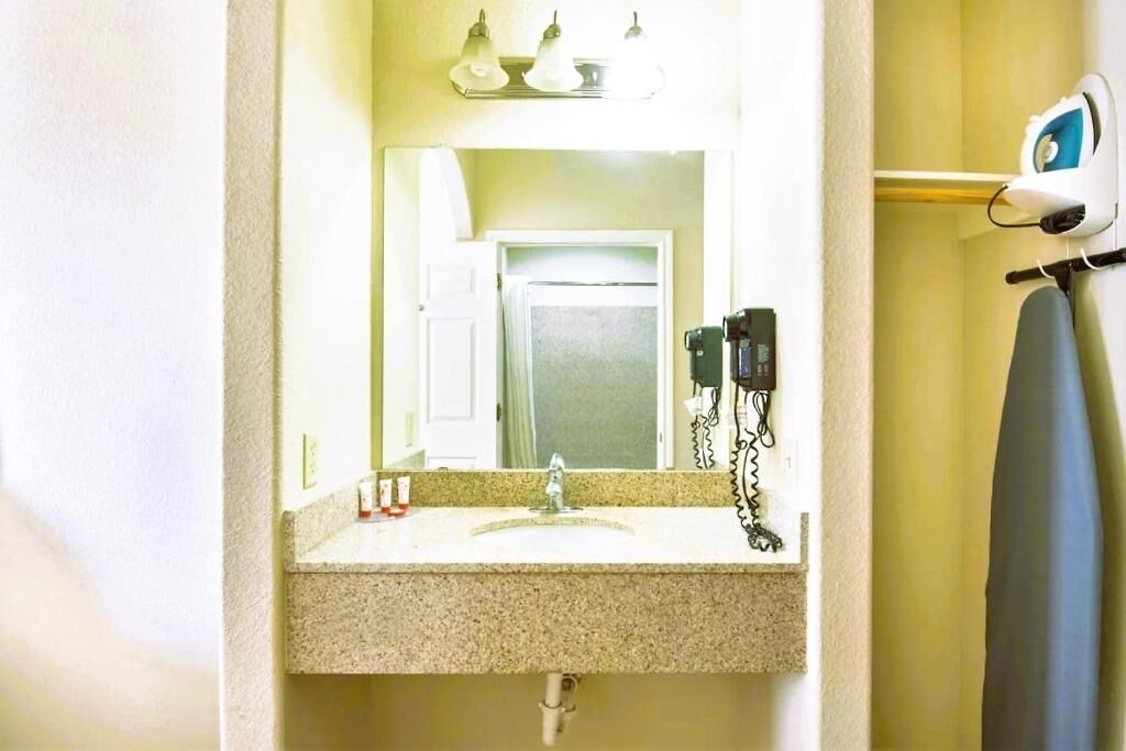 Photo of Bathroom in Clute