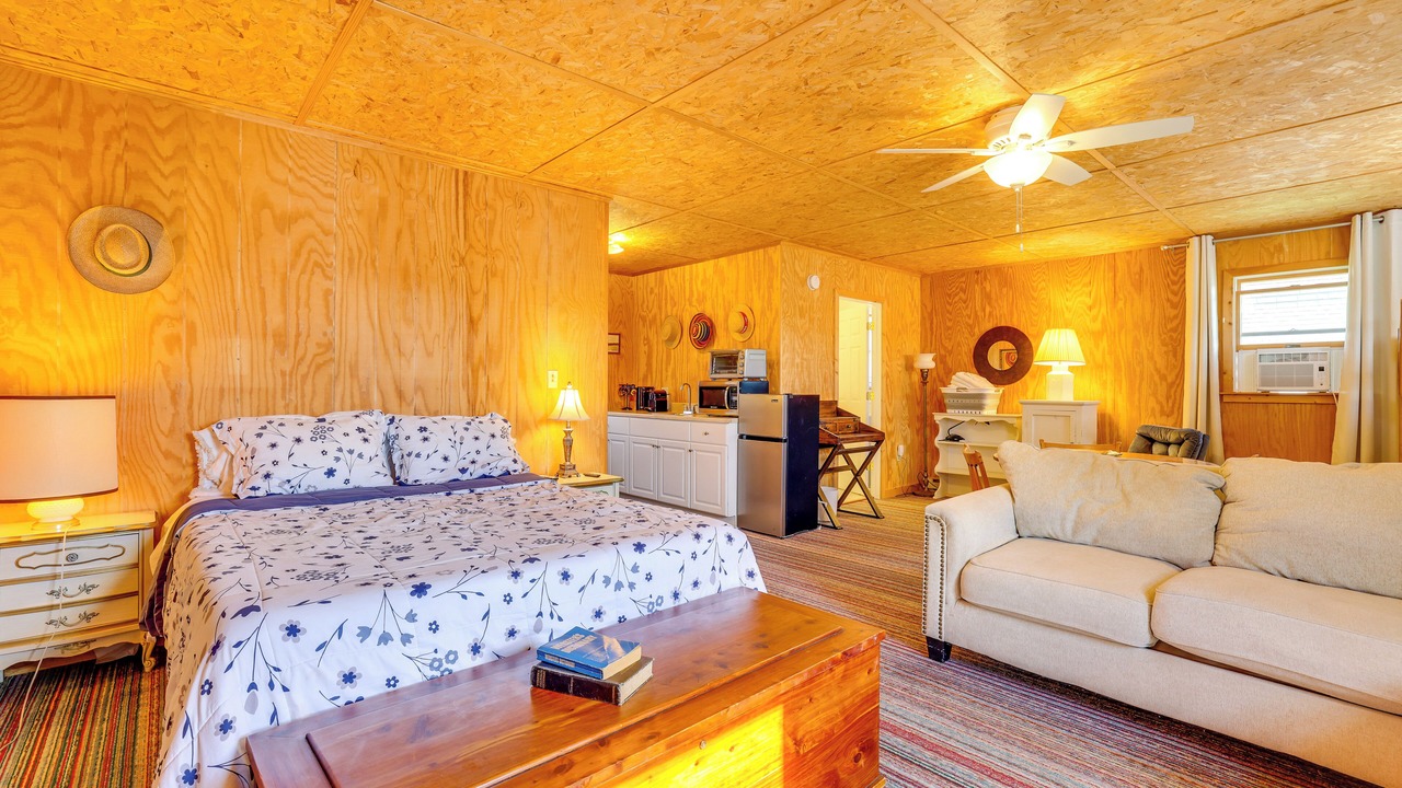 Photo of Bedroom in Center Moreland