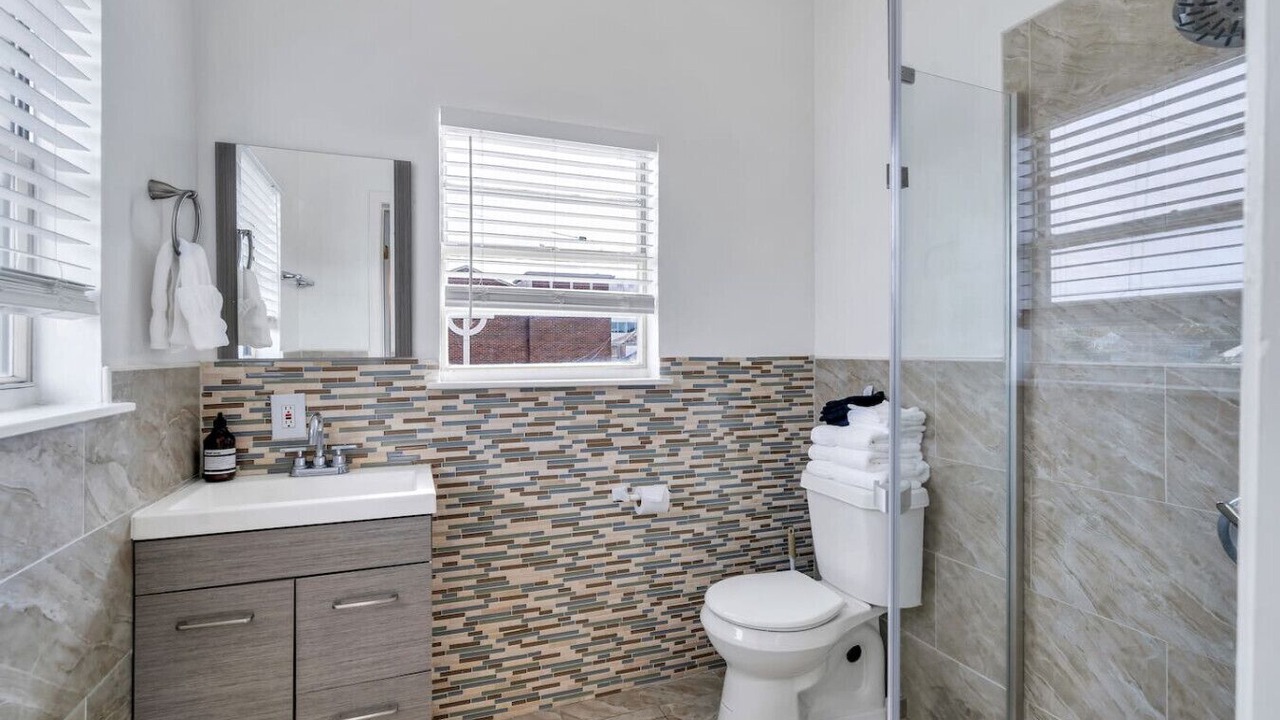 Photo of Bathroom in Tulane - Gravier