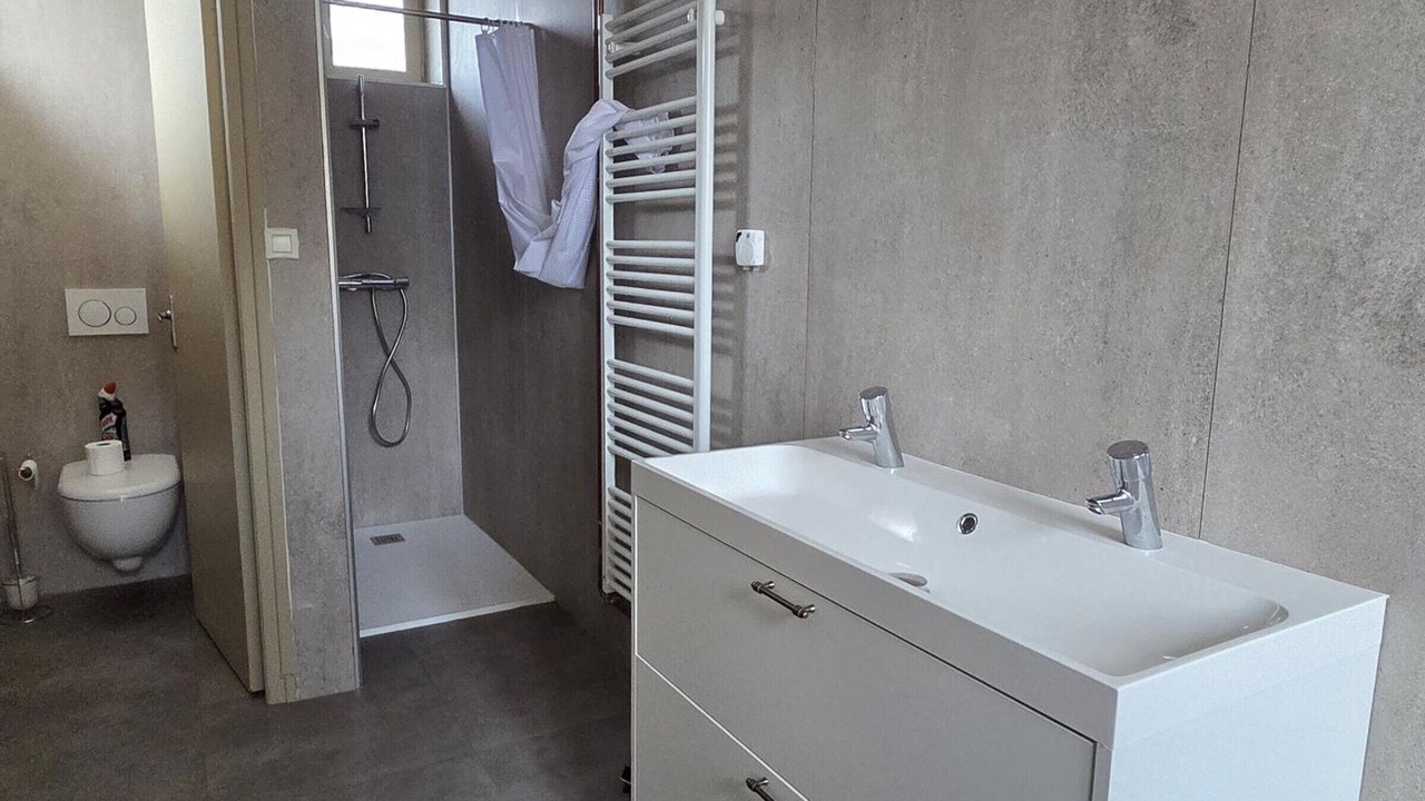 Photo of Bathroom in Louchy-Montfand