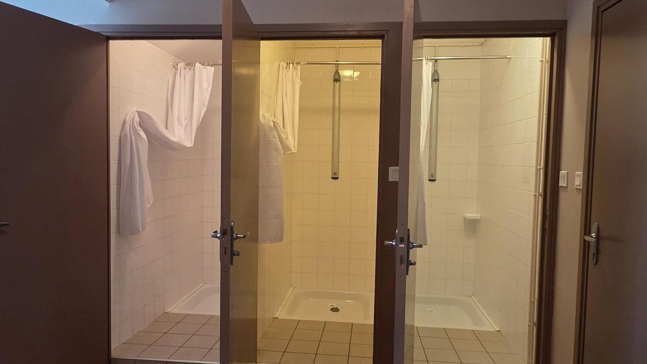 Photo of Bathroom in Louchy-Montfand
