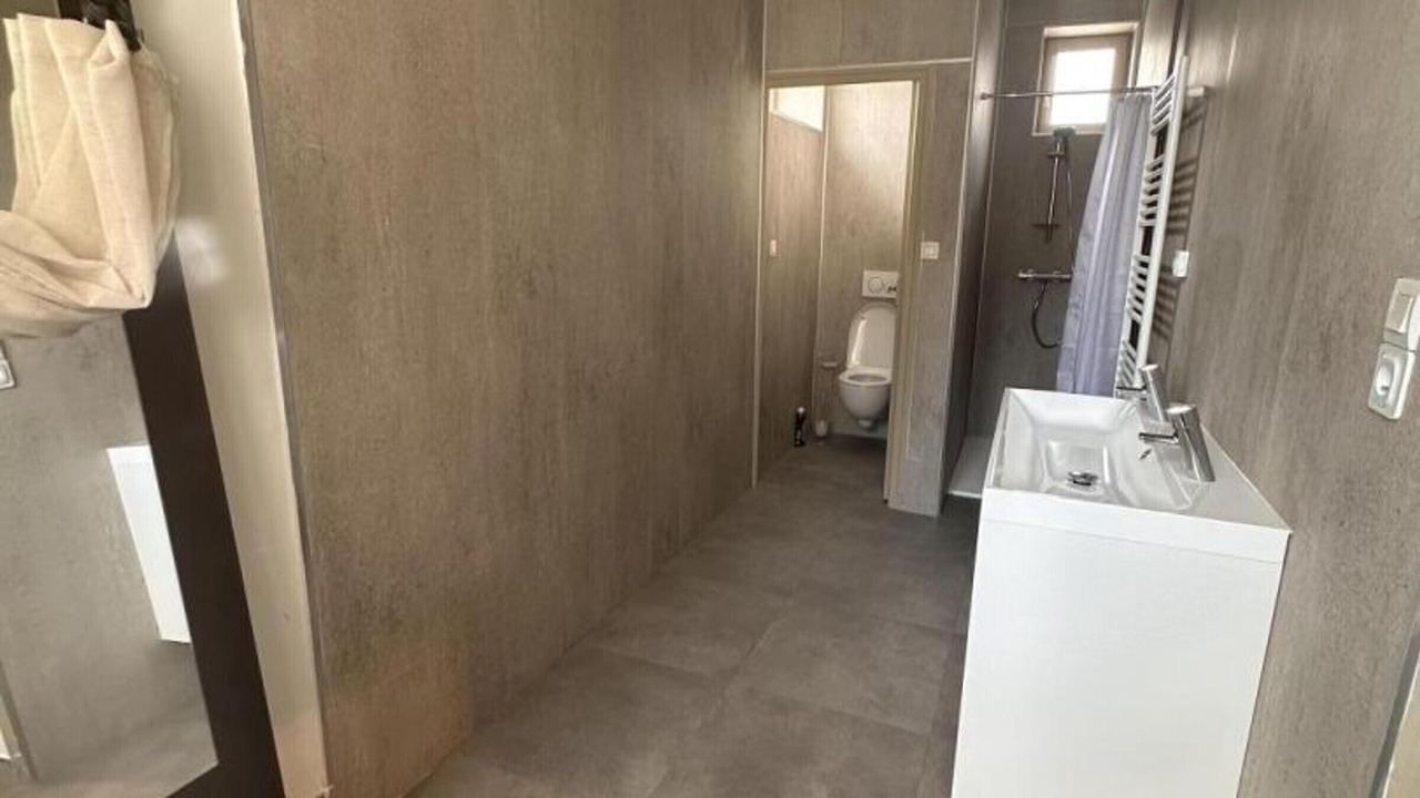 Photo of Bathroom in Louchy-Montfand