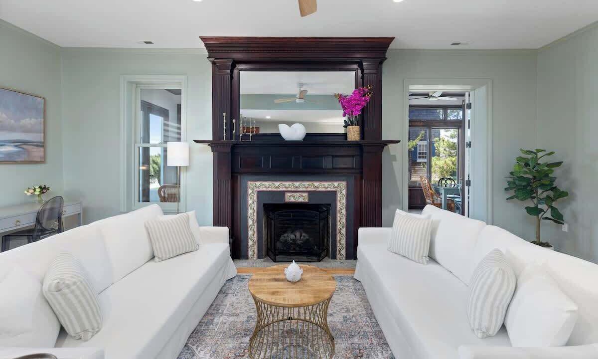 Photo of Livingroom in Admiral Estates