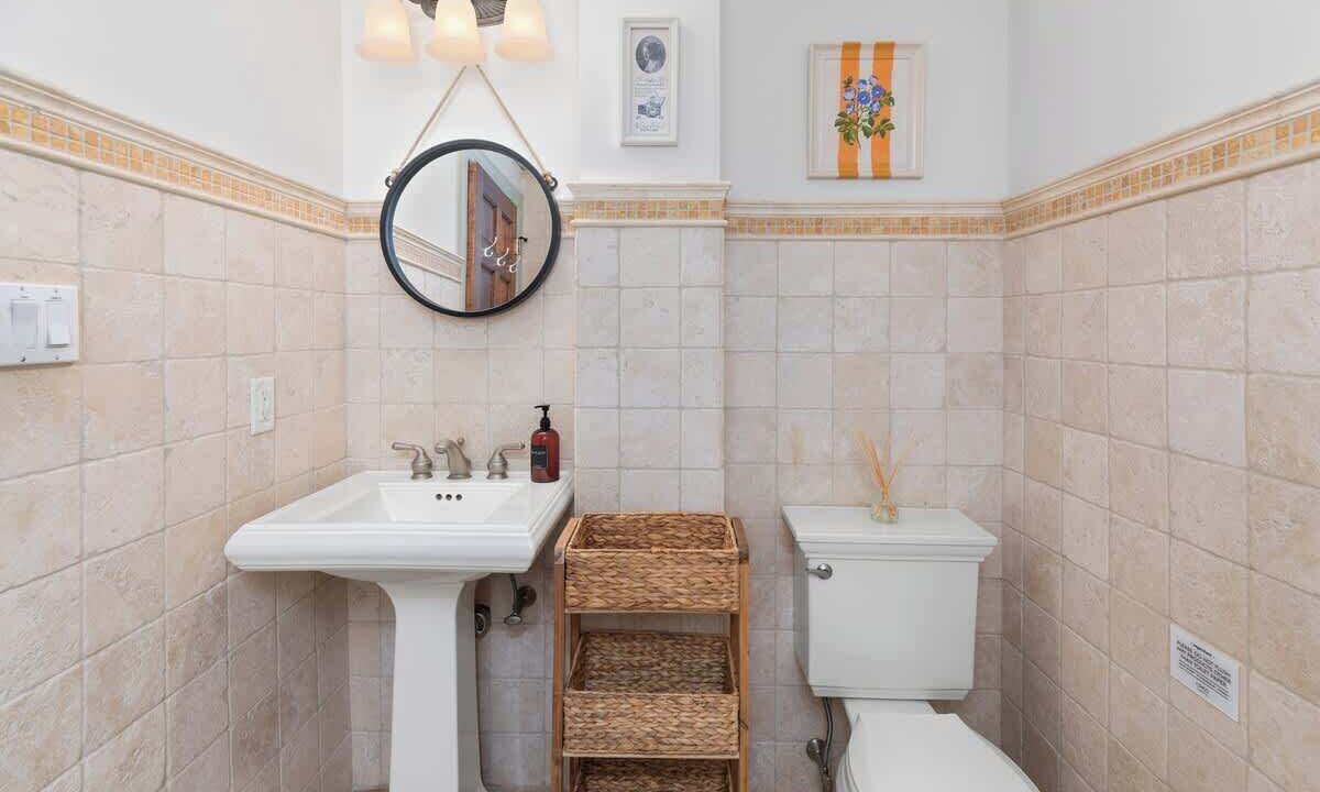 Photo of Bathroom in Admiral Estates