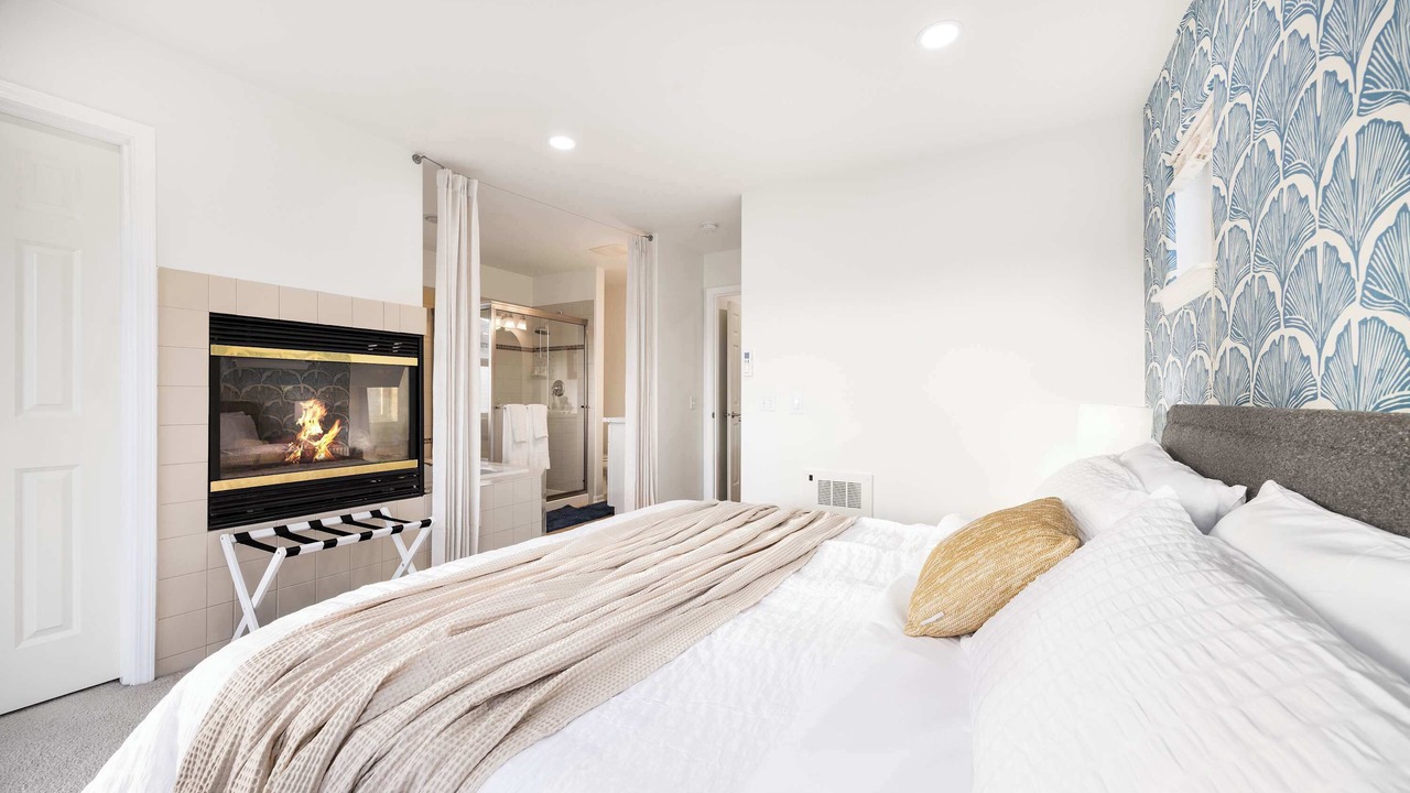 Photo of Livingroom in East Queen Anne