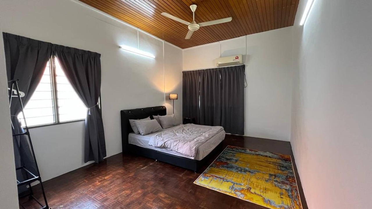 Photo of Bedroom in Kampung Sungai Nibong