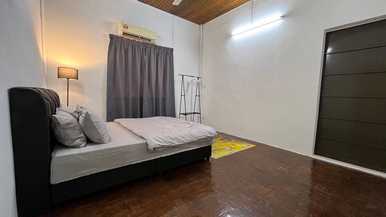 Photo of Bedroom in Kampung Sungai Nibong