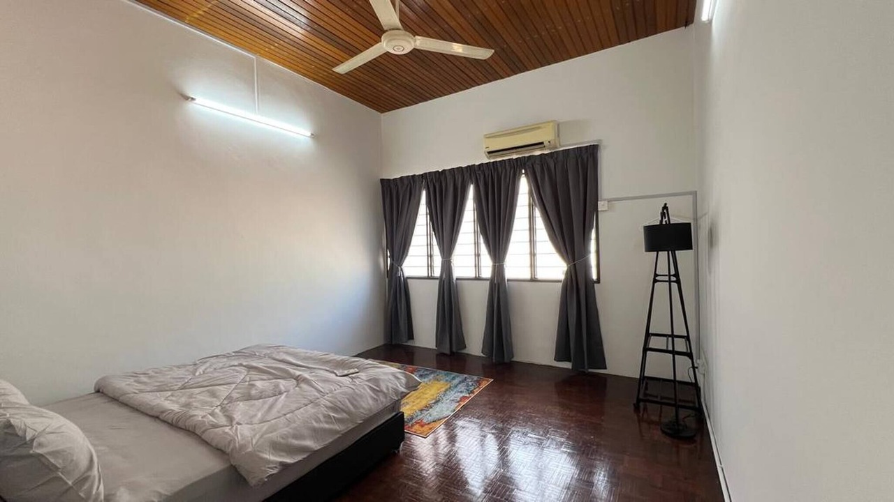 Photo of Bedroom in Kampung Sungai Nibong