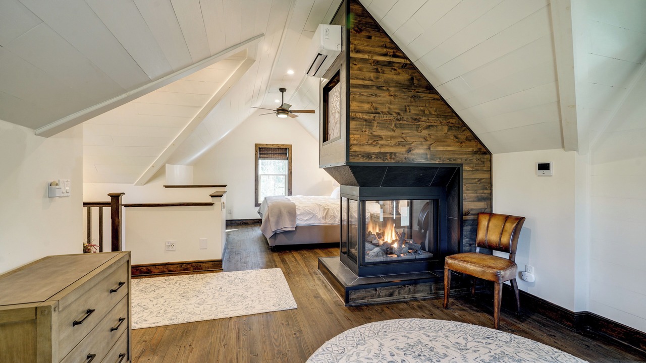 Photo of Bedroom in Sullivan