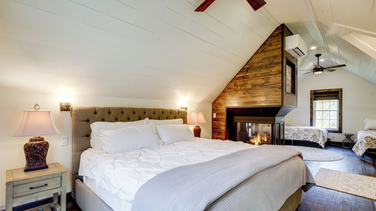 Photo of Bedroom in Sullivan