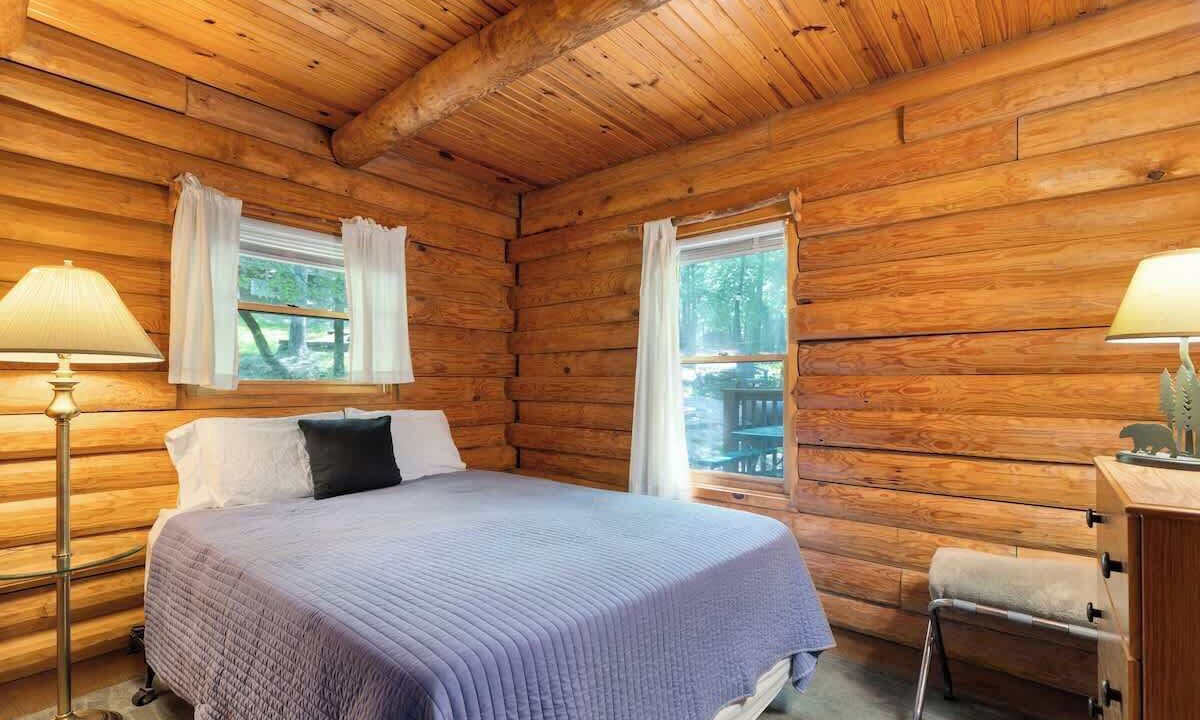 Photo of Bedroom in Shell Knob
