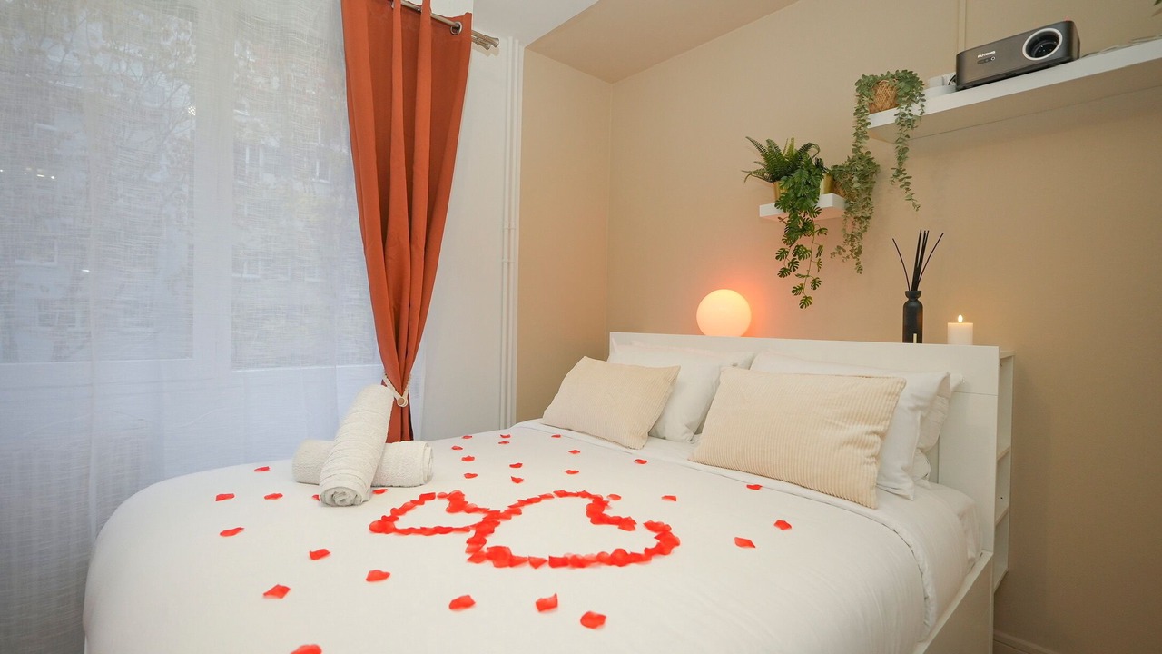 Photo of Bedroom in Republique