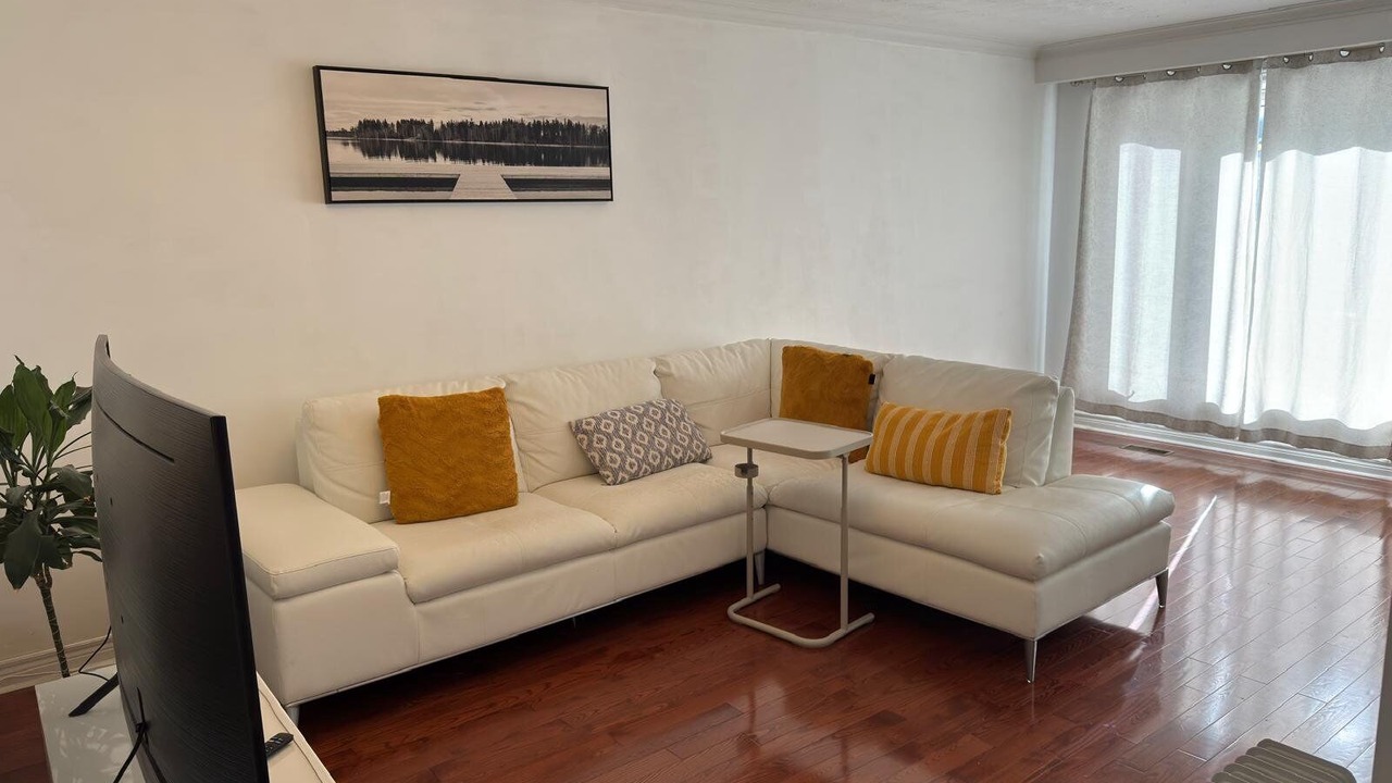 Photo of Livingroom in Newtonbrook