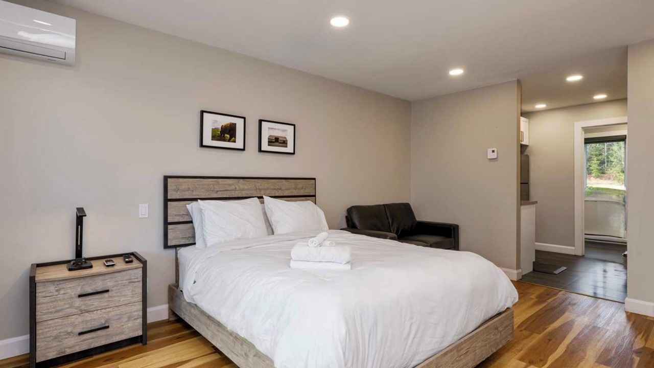 Photo of Bedroom in Petite-Riviere-Saint-Francois