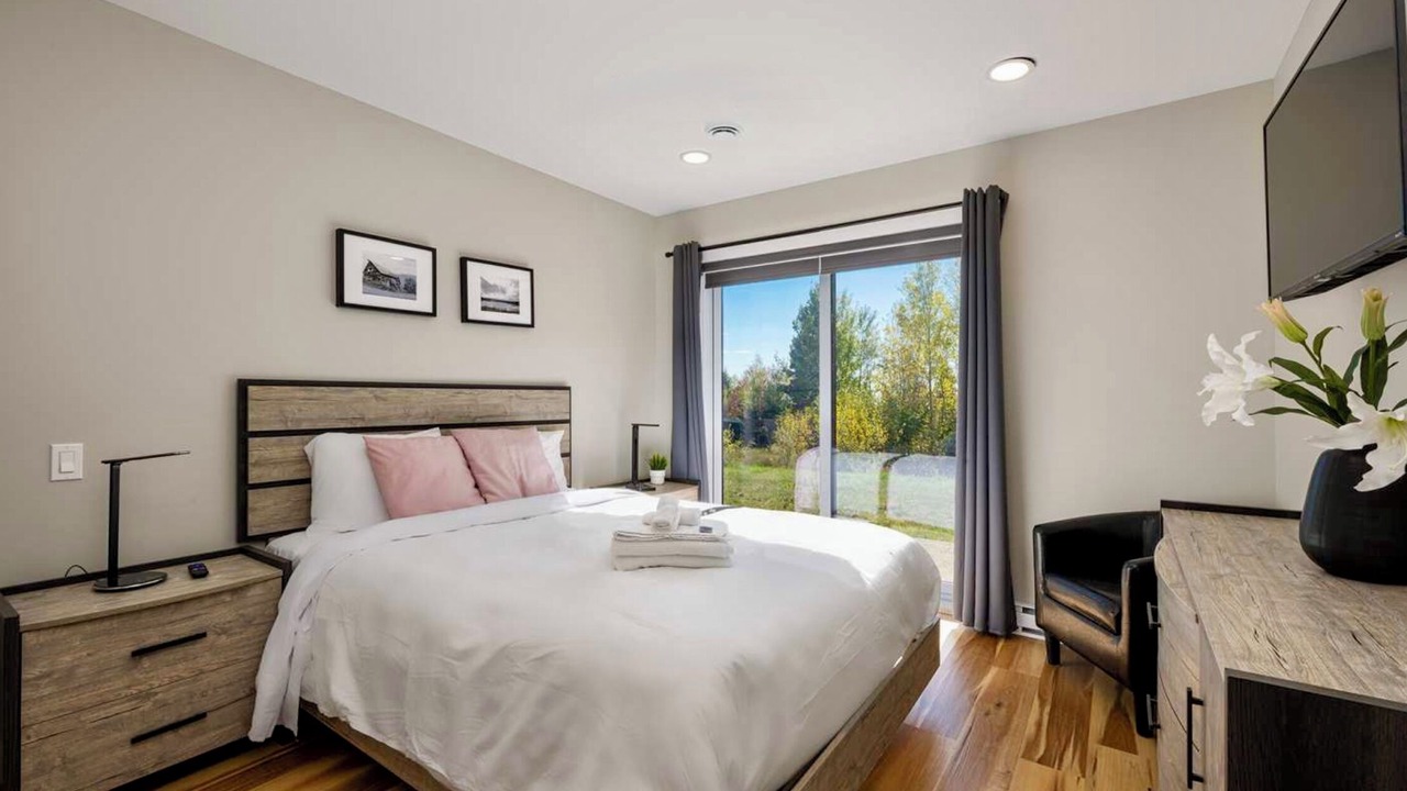 Photo of Bedroom in Petite-Riviere-Saint-Francois