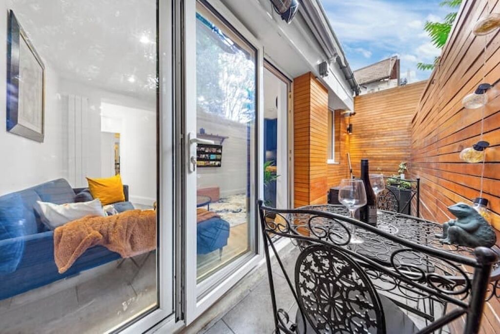 Photo of Outdoor in Mortlake