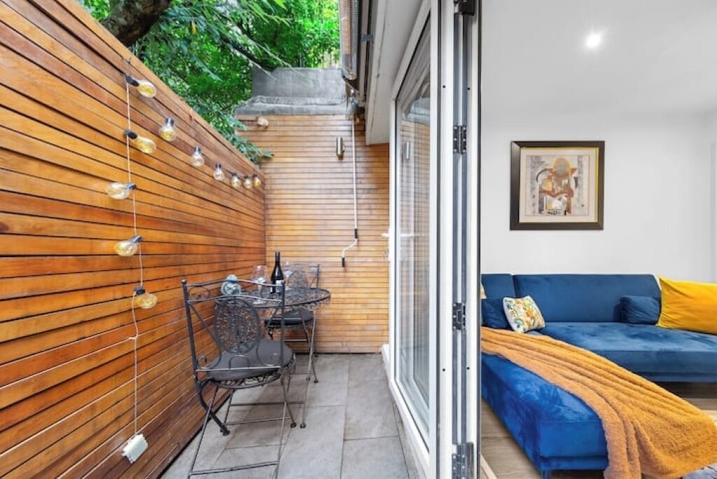 Photo of Outdoor in Mortlake