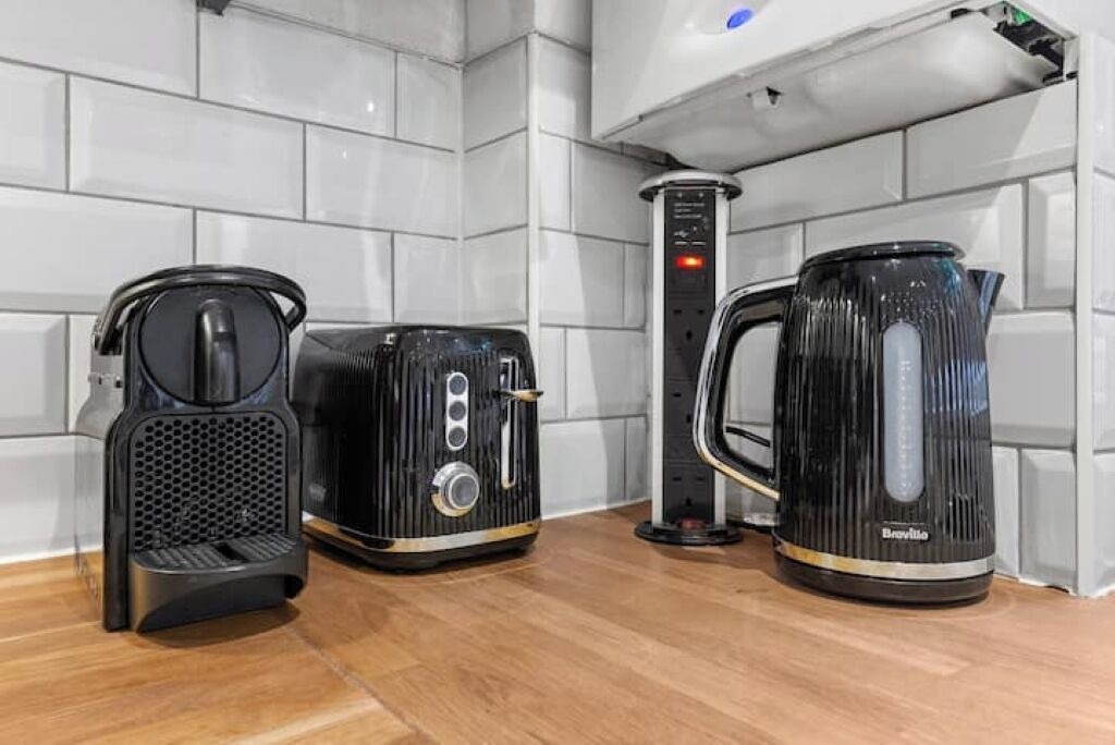 Photo of Others in Mortlake