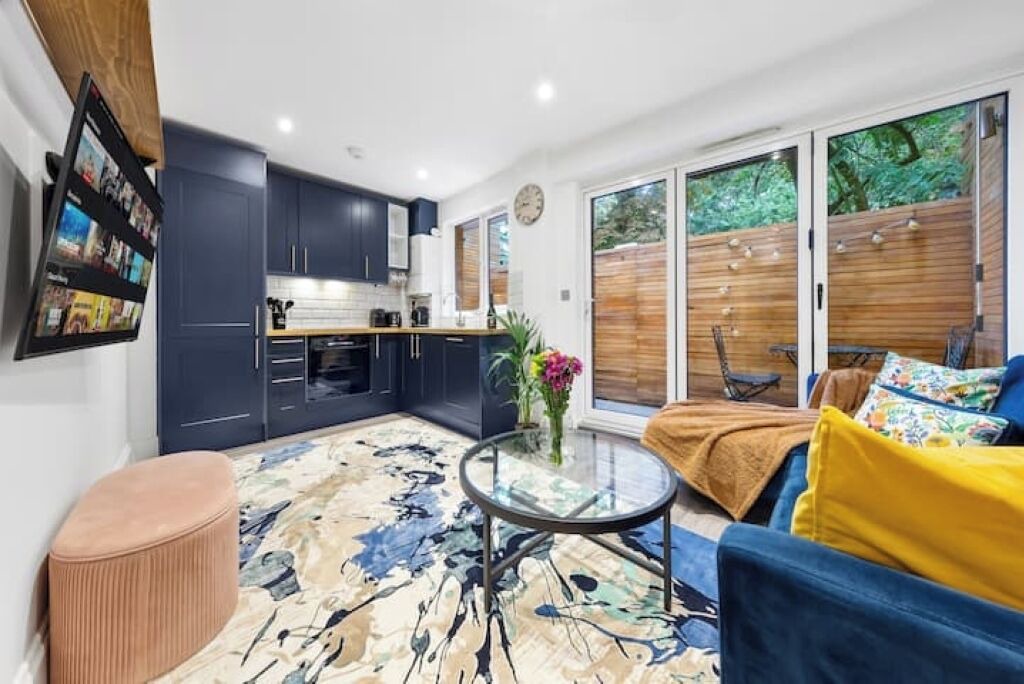 Photo of Others in Mortlake