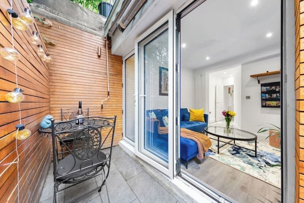 Photo of Others in Mortlake