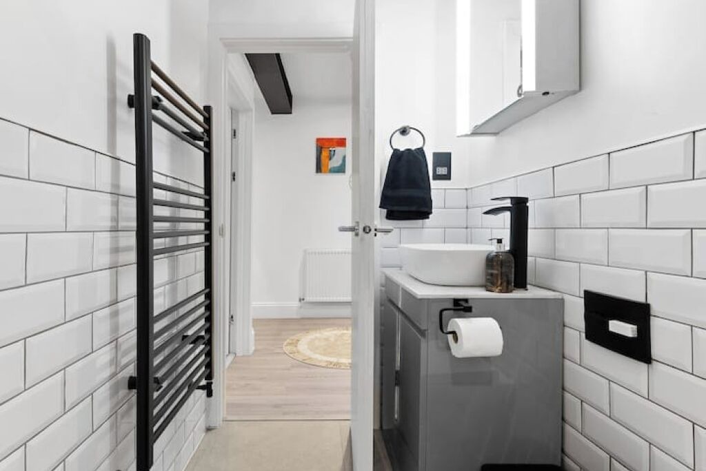 Photo of Bathroom in Mortlake