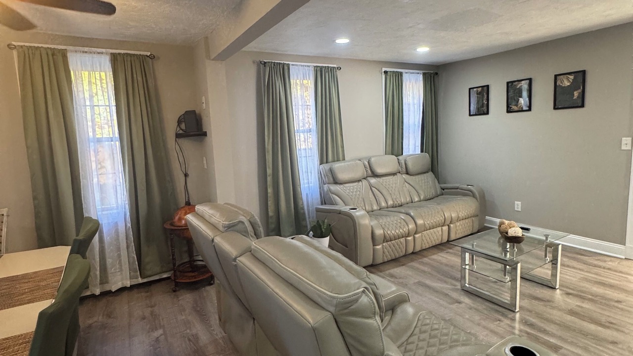 Photo of Livingroom in Ayer
