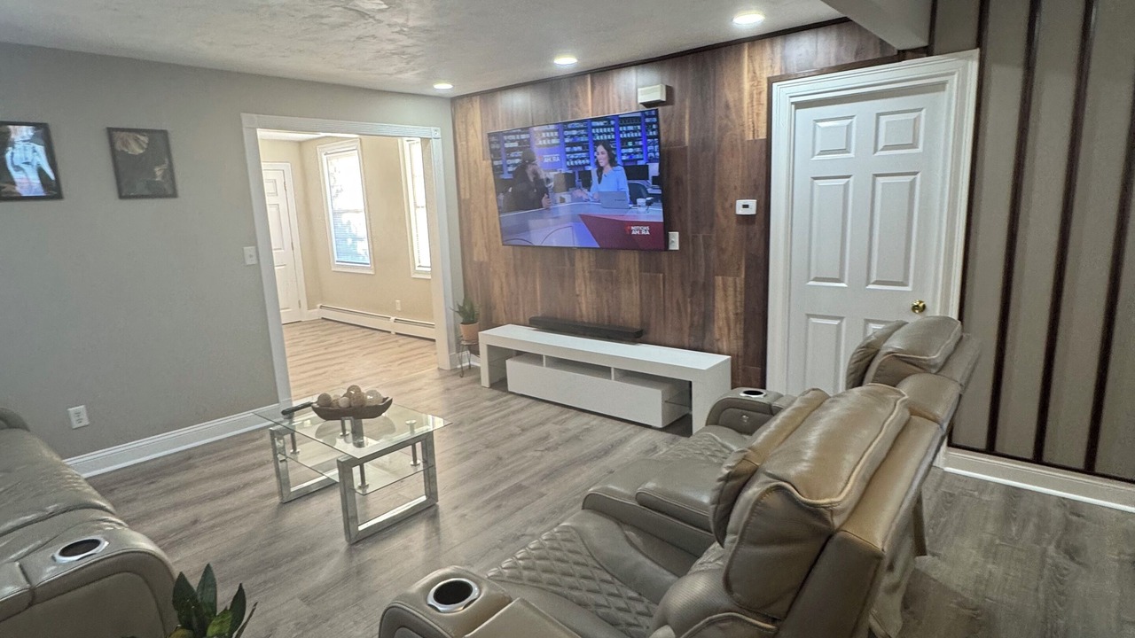 Photo of Livingroom in Ayer
