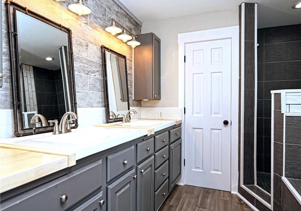 Photo of Bathroom in Apache Shores