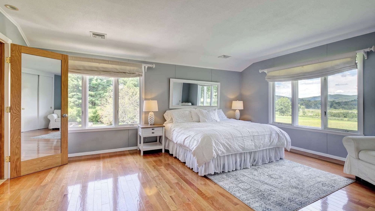 Photo of Bedroom in Lakeville