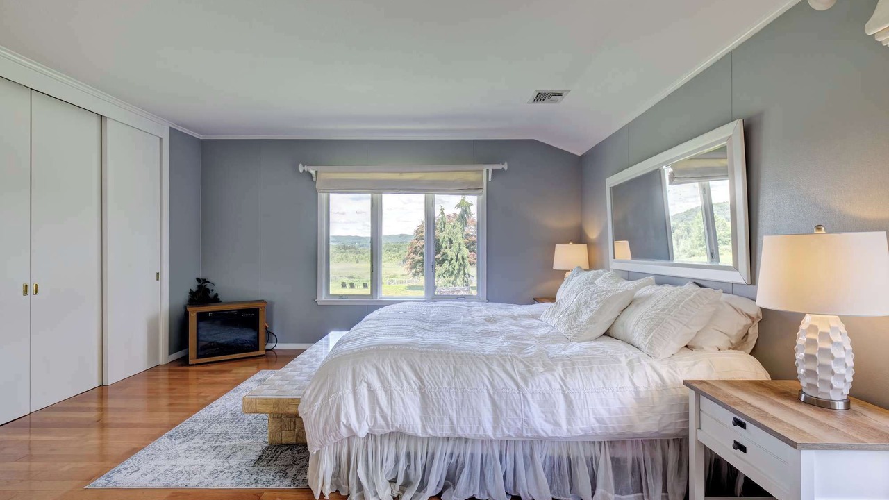 Photo of Bedroom in Lakeville