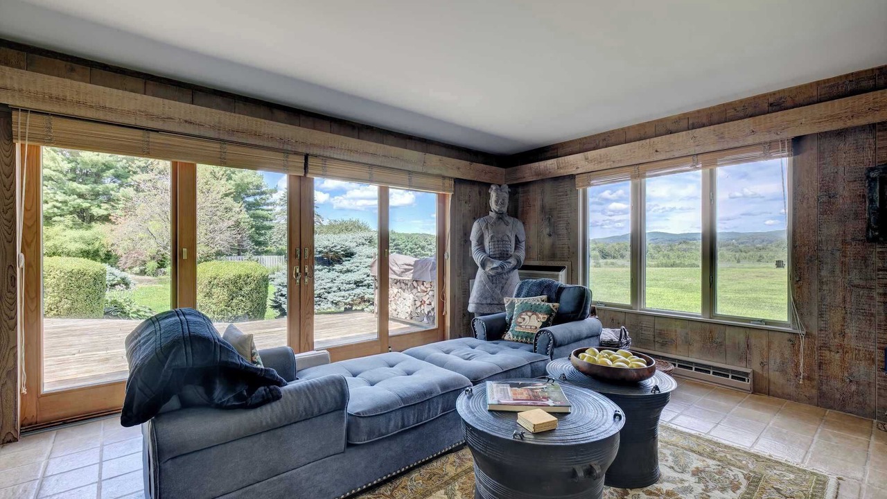 Photo of Livingroom in Lakeville