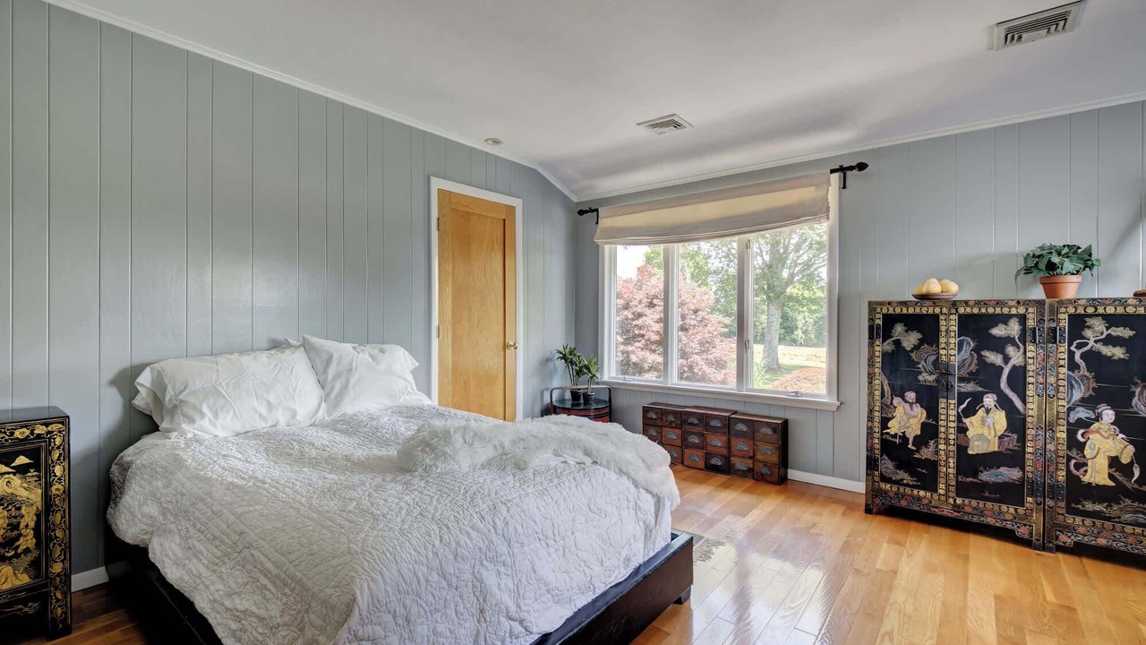 Photo of Bedroom in Lakeville