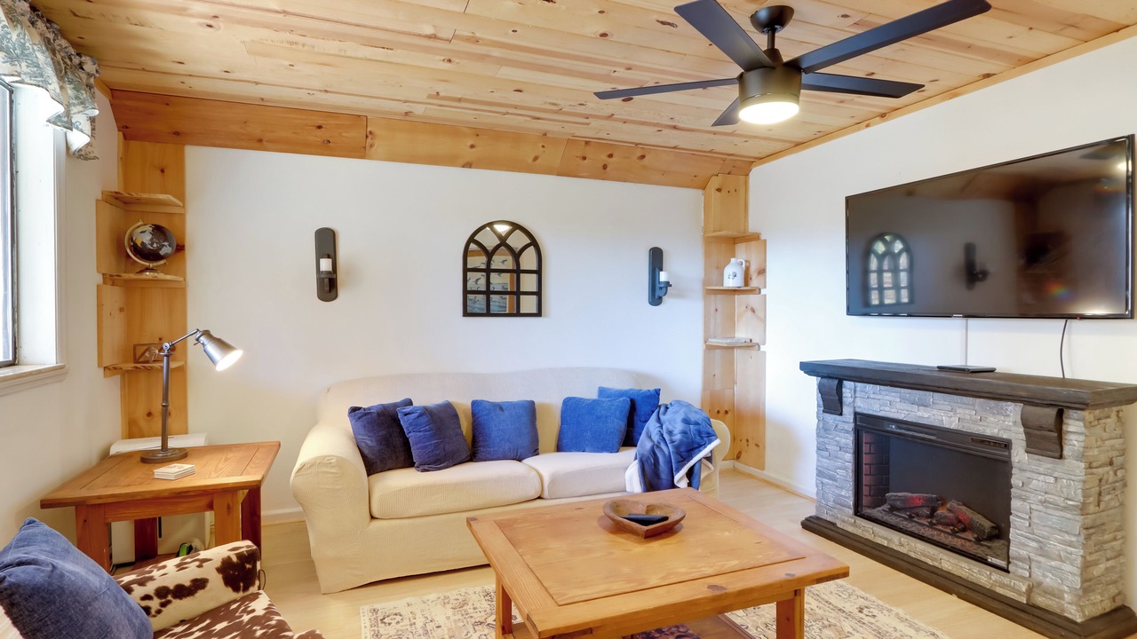 Photo of Livingroom in Blairsville