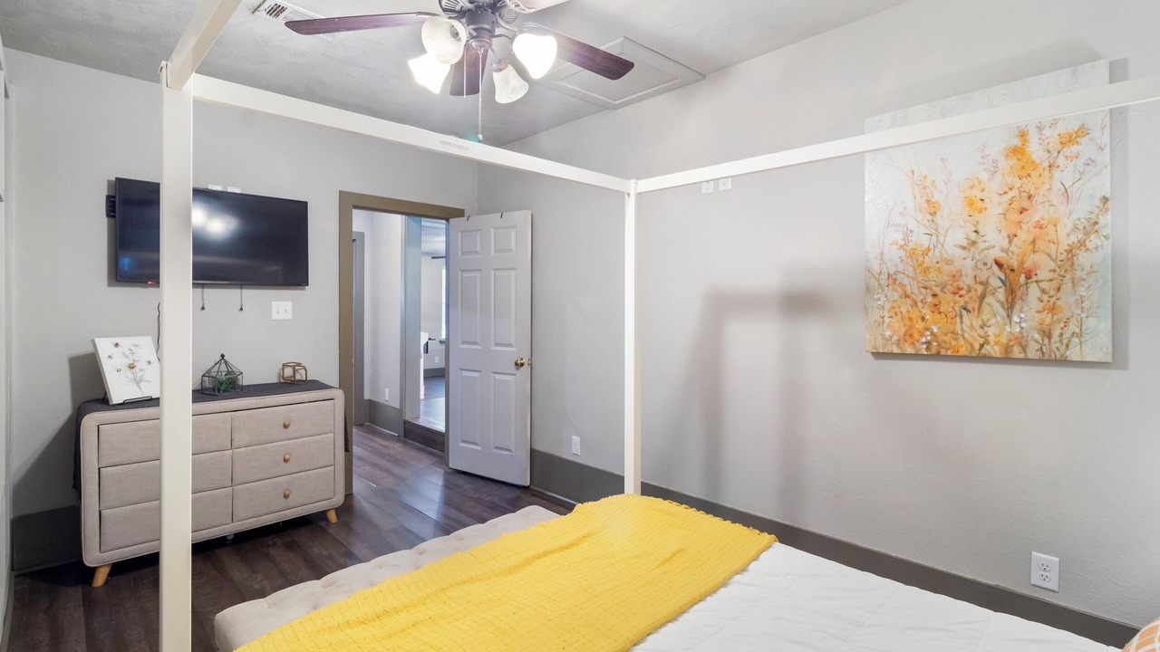 Photo of Bedroom in College Hills Estates