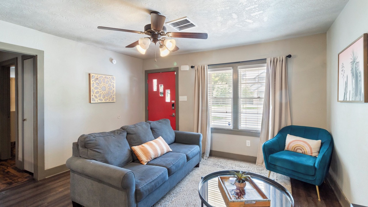 Photo of Livingroom in College Hills Estates