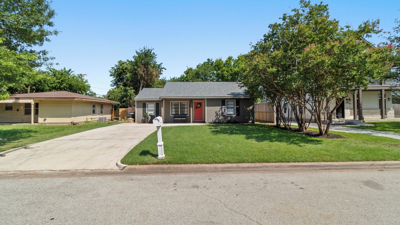 Photo of Outdoor in College Hills Estates