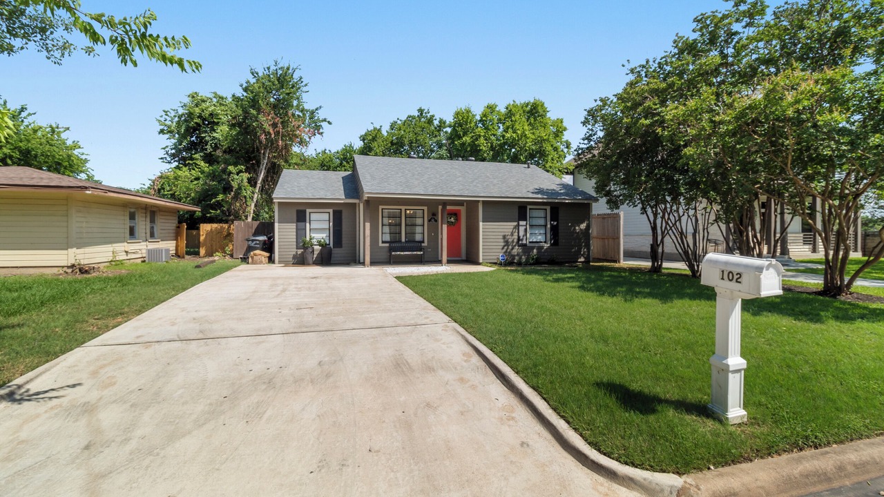 Photo of Outdoor in College Hills Estates