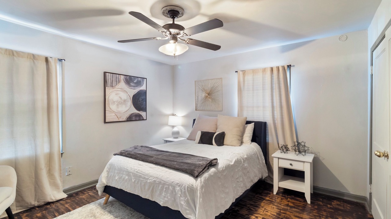Photo of Bedroom in College Hills Estates