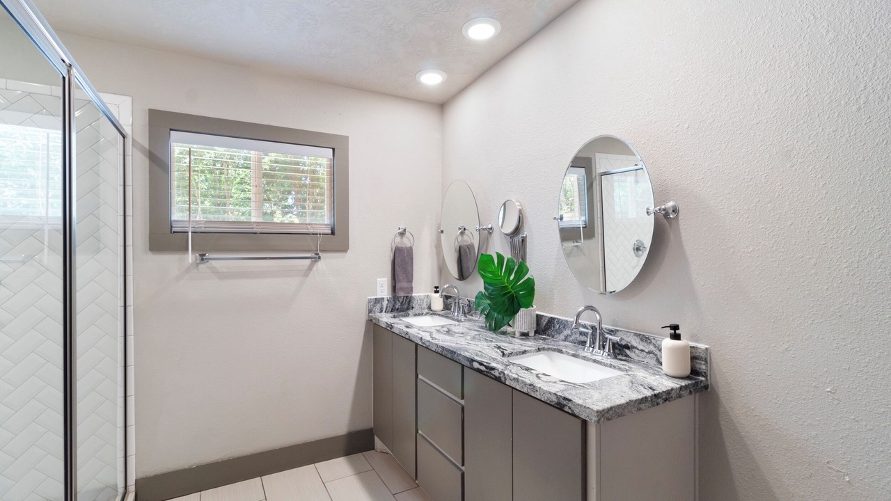 Photo of Bathroom in College Hills Estates