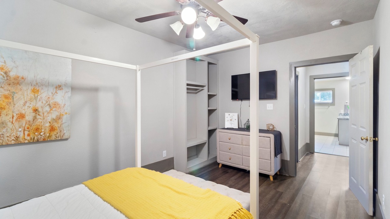 Photo of Bedroom in College Hills Estates