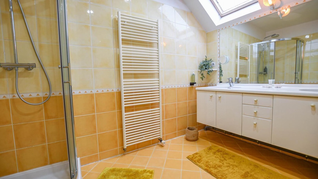 Photo of Bathroom in Villiers-Saint-Georges