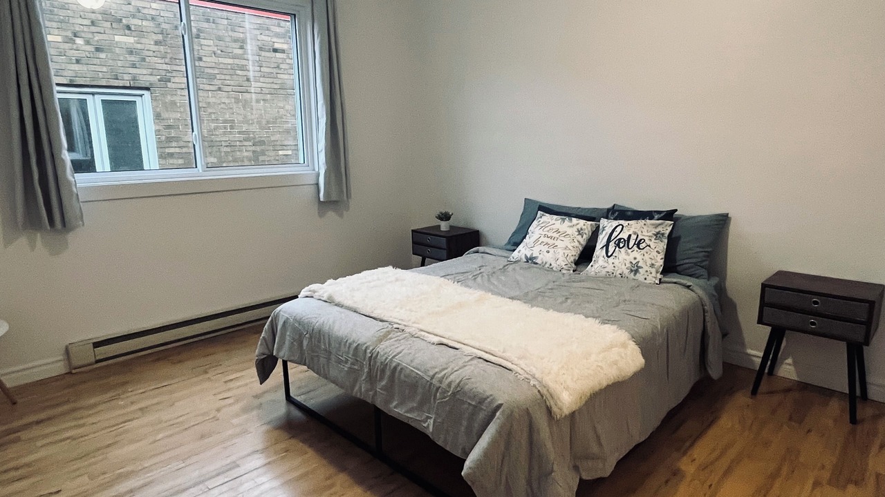 Photo of Bedroom in Cote-Des-Neiges—Notre-Dame-De-Grace
